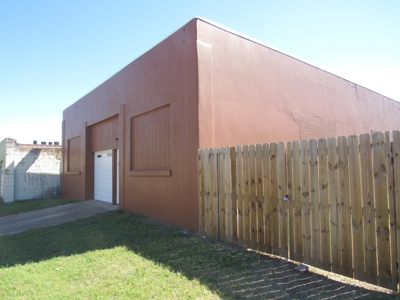 Commercial Real Estate W/ High Traffic - image 4