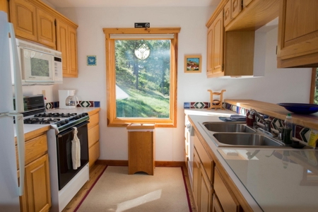 Mountain home, guest home on acreage for sale in Trinidad CO - image 27