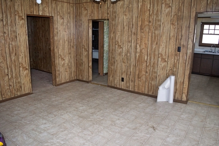 Home Sells At Auction - image 3