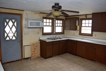 Home Sells At Auction - image 7