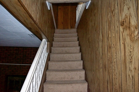 Home Sells At Auction - image 12