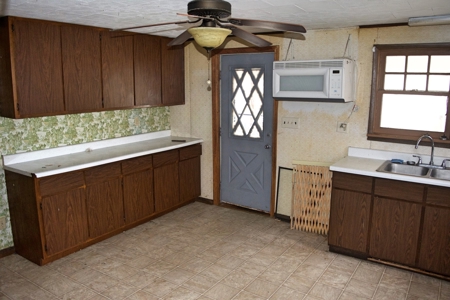 Home Sells At Auction - image 6