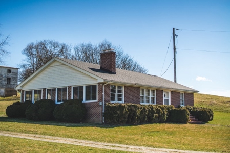Country Home and Land for Sale in Floyd VA at Auction! - image 1