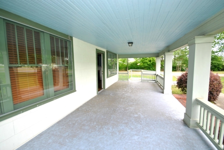 Hartselle Alabama Commerical Building With Extra Lot! - image 2