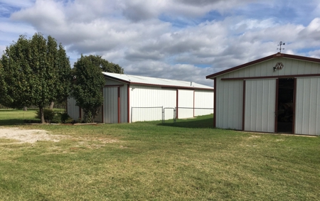 Operating Vineyard and Remodeled Home for Sale in Texas - image 40