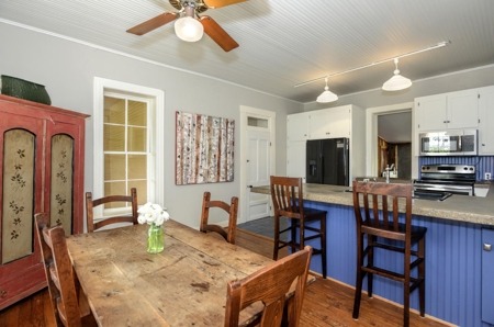 Historic Farmhouse on 22 acres for sale - Fredericksburg TX - image 11