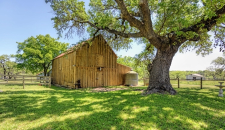Historic Farmhouse on 22 acres for sale - Fredericksburg TX - image 21