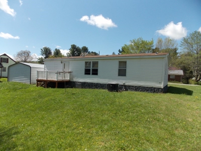 Home in Town of Floyd for Sale and Personal Property Auction - image 6