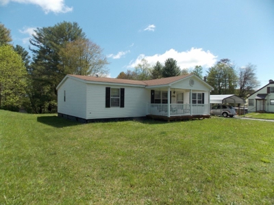 Home in Town of Floyd for Sale and Personal Property Auction - image 5