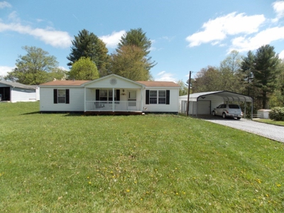 Home in Town of Floyd for Sale and Personal Property Auction - image 1