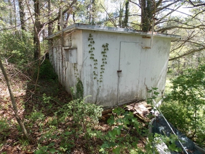 Home in Town of Floyd for Sale and Personal Property Auction - image 7