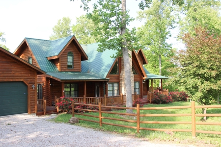 Stunning Log Home in Central KY on 50 Acres - image 2