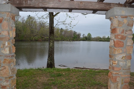 2200 Acres - Private Lake - Hunting - Fishing - image 4