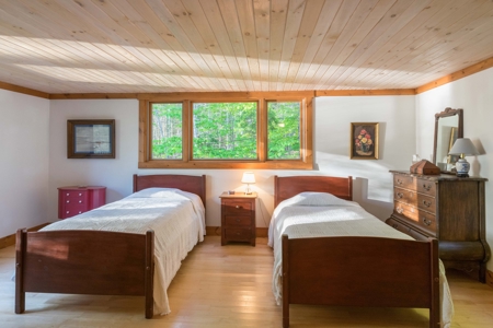 Maine Oceanfront Cottage for Sale in Brooklin - image 14