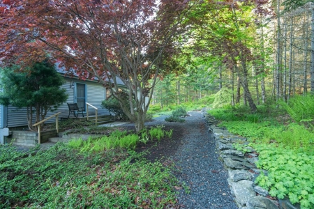 Maine Oceanfront Cottage for Sale in Brooklin - image 7
