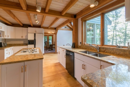 Maine Oceanfront Cottage for Sale in Brooklin - image 21
