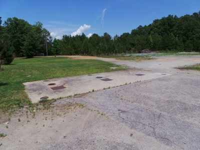 The Trading Post on Kerr Lake. Ivey Hills Clarksville VA - image 1