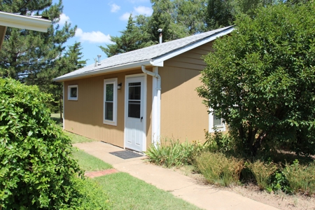 Hunting Lodge - Country Home in Ashland, Kansas - Red Hills - image 41