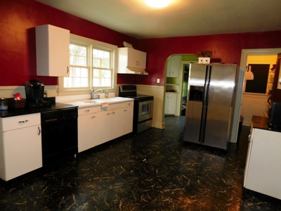 Charming Move In Ready Home In Ahoskie, North Carolina - image 11