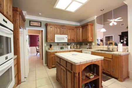 Beautiful Family Home With 2 Acres!! - image 11