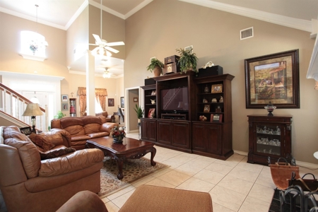 Beautiful Family Home With 2 Acres!! - image 7