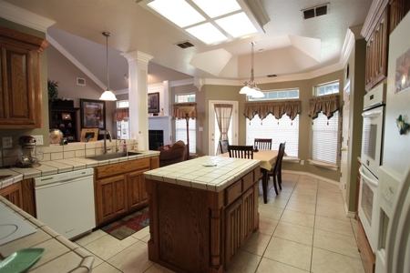 Beautiful Family Home With 2 Acres!! - image 10