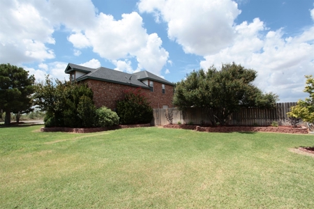 Beautiful Family Home With 2 Acres!! - image 27