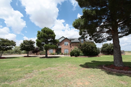Beautiful Family Home With 2 Acres!! - image 28