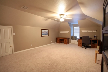 Beautiful Family Home With 2 Acres!! - image 19