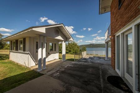 Greers Ferry Lake Front Home For Sale!! - image 31