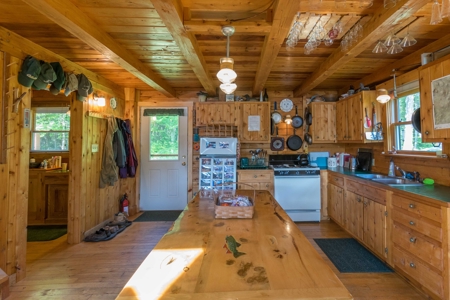 North Maine Woods Log Cabin Retreat - image 15