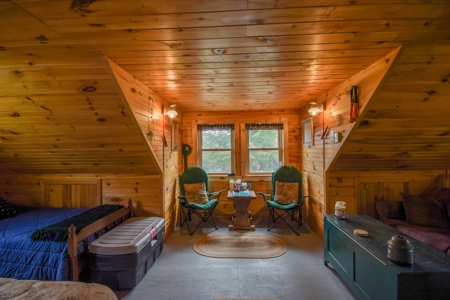 North Maine Woods Log Cabin Retreat - image 18