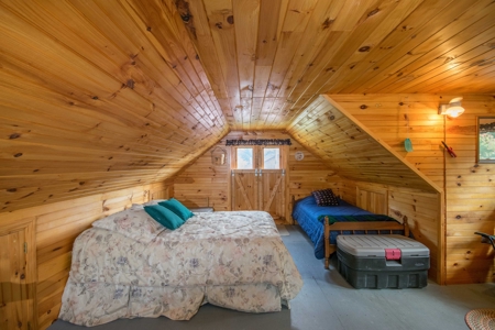 North Maine Woods Log Cabin Retreat - image 7