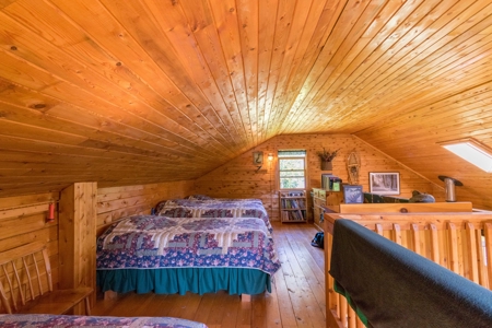 North Maine Woods Log Cabin Retreat - image 17