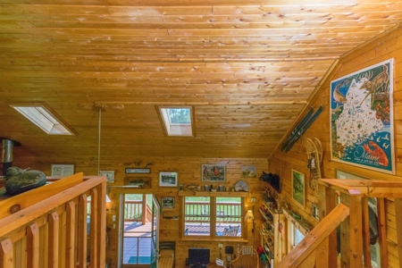 North Maine Woods Log Cabin Retreat - image 36