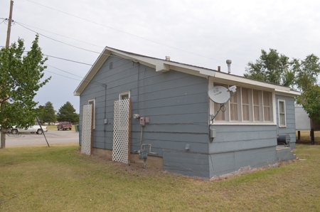 Coldwater Kansas Country Home For Sale - image 10