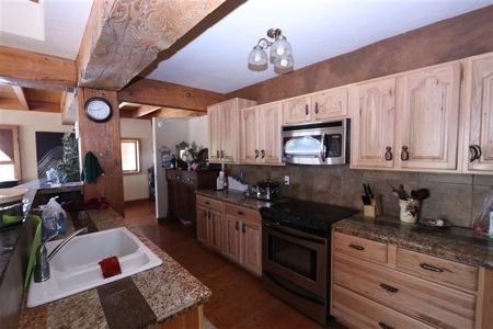 Country Estate Home custom built with man made lake - image 17