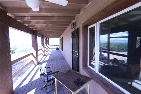Country Estate Home custom built with man made lake - image 5