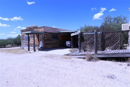 Country Estate Home custom built with man made lake - image 31