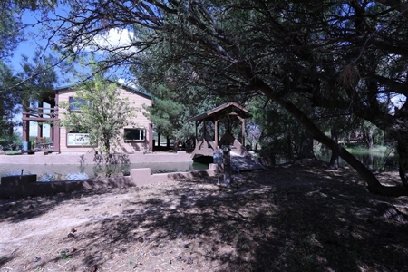 Country Estate Home custom built with man made lake - image 7