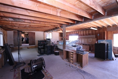 Country Estate Home custom built with man made lake - image 36