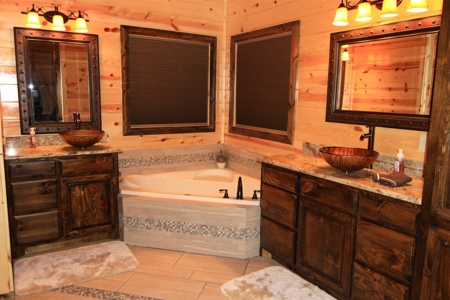 Log Cabin For Sale in Broken Bow Oklahoma Beavers Bend Park - image 26