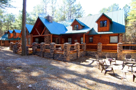 Log Cabin For Sale in Broken Bow Oklahoma Beavers Bend Park - image 1