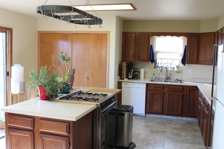 Rocky Mountain Custom Home with Shop in Canon City - image 28