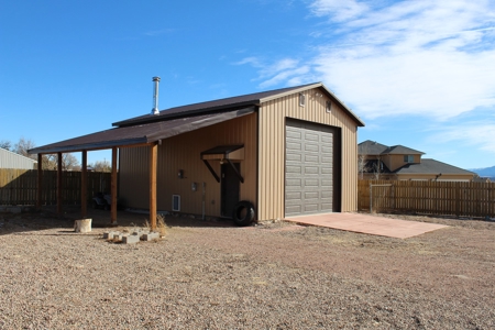 Rocky Mountain Custom Home with Shop in Canon City - image 18