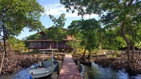 4 Bedroom Coastal Oceanfront Home Bocas del Toro Panama - image 2