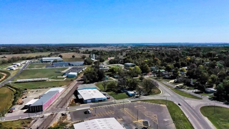 Missouri Ozarks commercial property for sale in West Plains - image 6