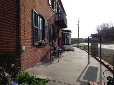 Turn Key B&B For Sale in Historic Hermann, Missouri - image 6