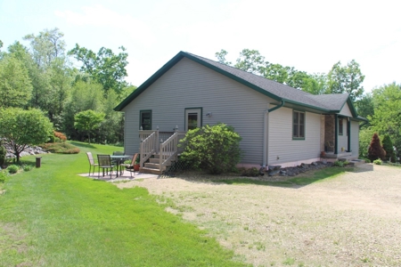 Well Maintained Country Home in Sparta WI - image 3