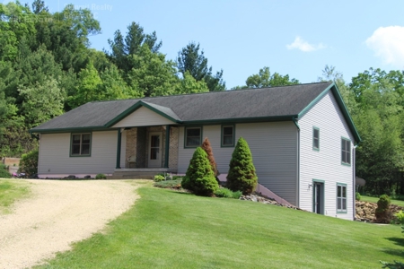 Well Maintained Country Home in Sparta WI - image 1